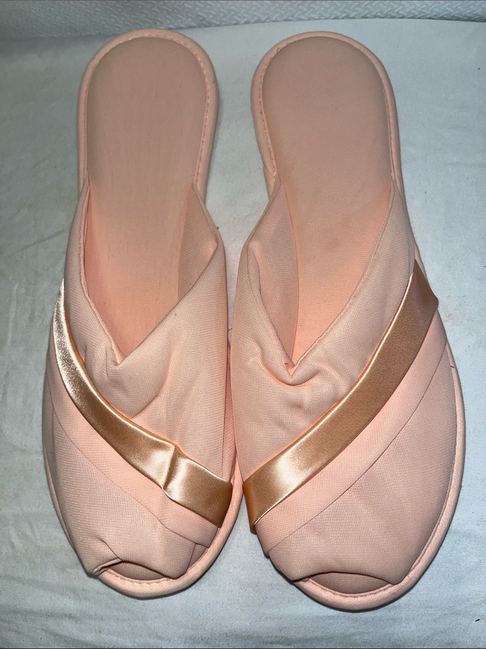 NWOT Vintage Madye’s Peach Satin-Trim Open Toed Slippers